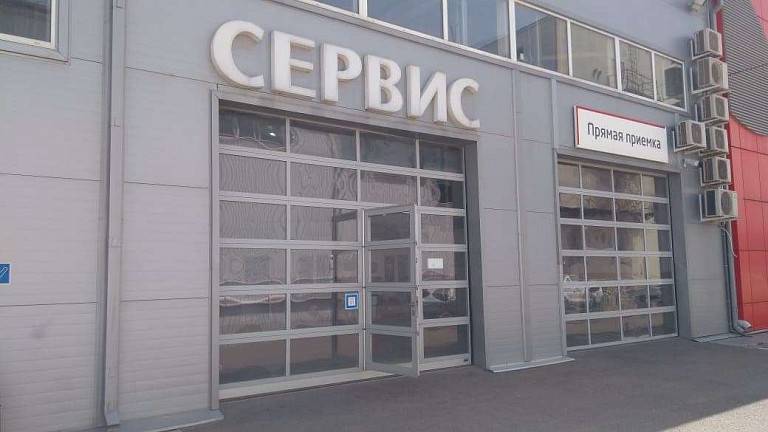 Панорамные ворота для автосалона Панорамные ворота для автосалона
